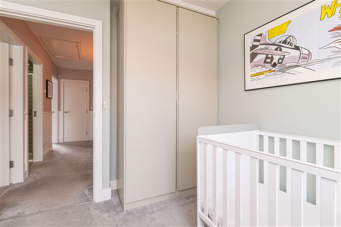 9 Larkfield Walk, Leopardstown, Dublin 18