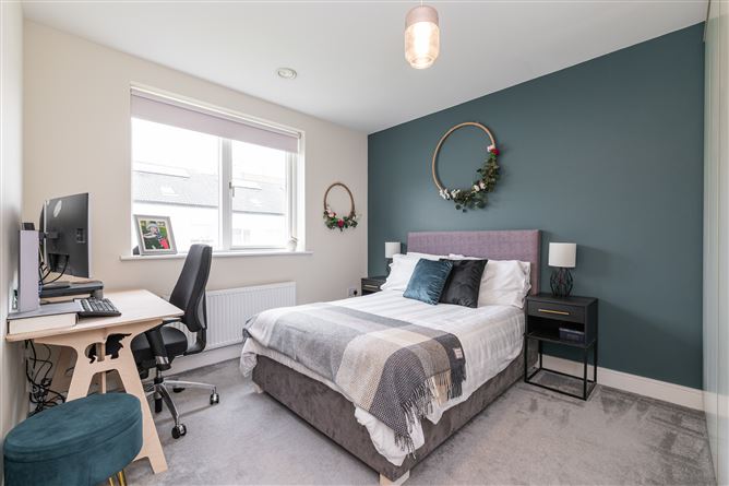 9 Larkfield Walk, Leopardstown, Dublin 18