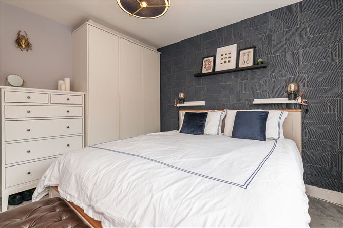 9 Larkfield Walk, Leopardstown, Dublin 18