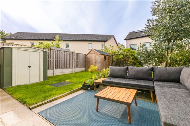 9 Larkfield Walk, Leopardstown, Dublin 18