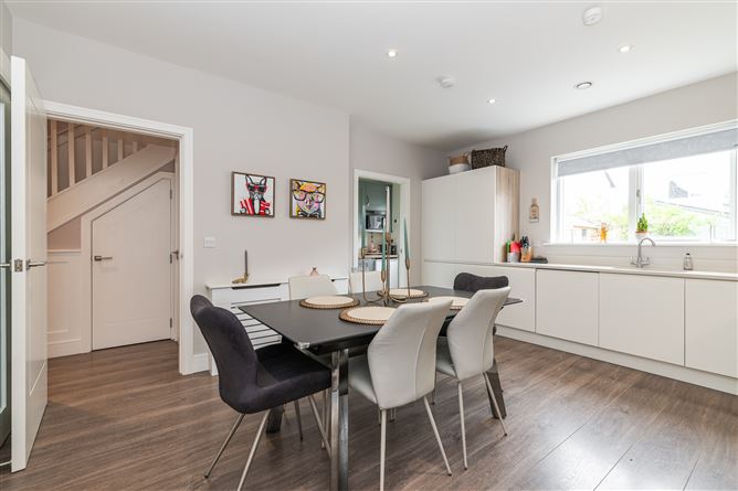 9 Larkfield Walk, Leopardstown, Dublin 18