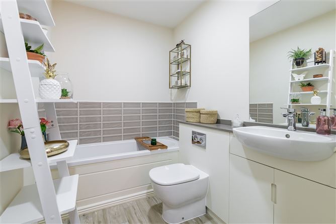 9 Larkfield Walk, Leopardstown, Dublin 18