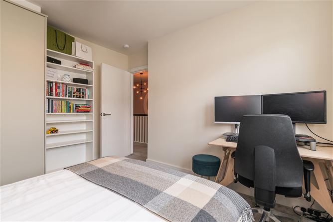 9 Larkfield Walk, Leopardstown, Dublin 18