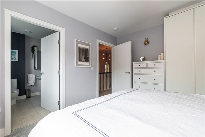 9 Larkfield Walk, Leopardstown, Dublin 18