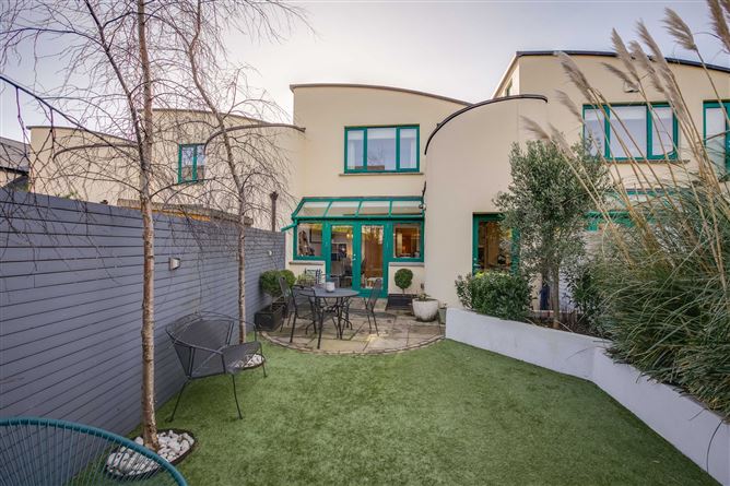 2 Brehon Court, Harold's Grange Road, Rathfarnham, Dublin 16