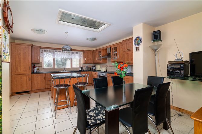 18 Bally Too Manor, Tarmonbarry, Co. Roscommon.