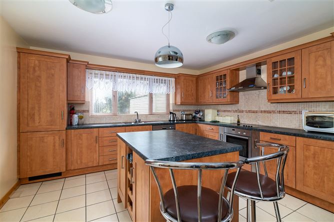 18 Bally Too Manor, Tarmonbarry, Co. Roscommon.