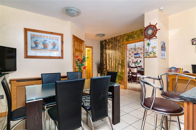 18 Bally Too Manor, Tarmonbarry, Co. Roscommon.