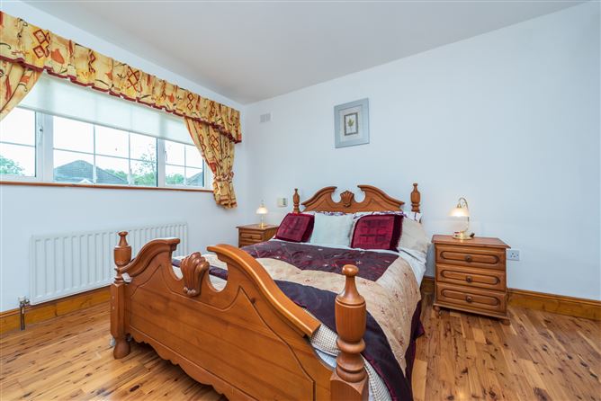 https://photos-a.propertyimages.ie/media/9/1/6/4962619/1ed7b59b-7b7c-486c-8cc8-5c148f329748_l.jpg