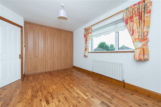https://photos-a.propertyimages.ie/media/9/1/6/4962619/1ed7b59b-7b7c-486c-8cc8-5c148f329748_l.jpg