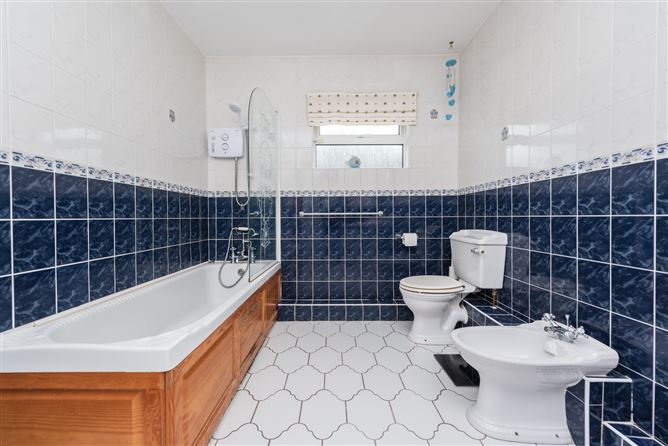 https://photos-a.propertyimages.ie/media/9/1/6/4962619/1ed7b59b-7b7c-486c-8cc8-5c148f329748_l.jpg