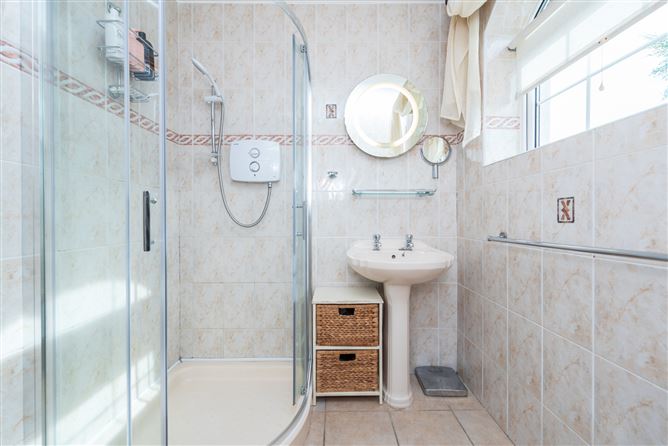 https://photos-a.propertyimages.ie/media/9/1/6/4962619/1ed7b59b-7b7c-486c-8cc8-5c148f329748_l.jpg