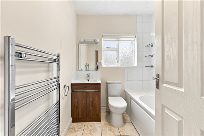 Photo 11 of 14 — 12 Heather Grove, Marlay Wood, Rathfarnham, Dublin 16