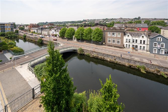 24 The Fastnet, Lancaster Gate, Lancaster Quay, Cork