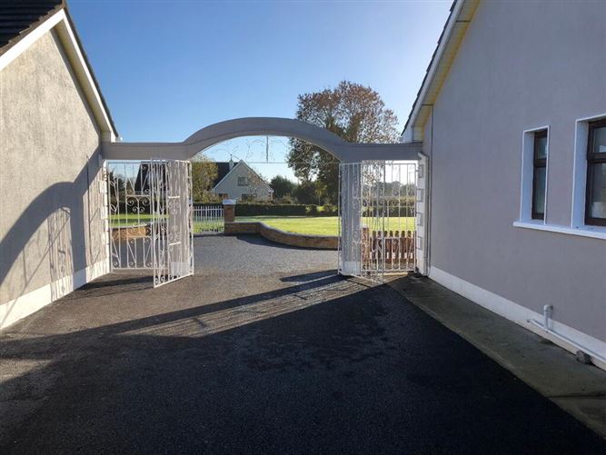 Ashdale House On 2.3 Acres, Roxborough, Roscommon