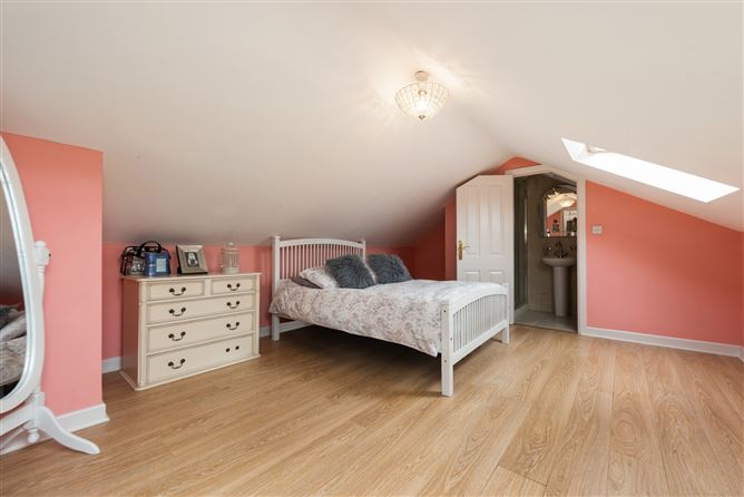 24 Pine Valley Grove, Rathfarnham, Dublin 16