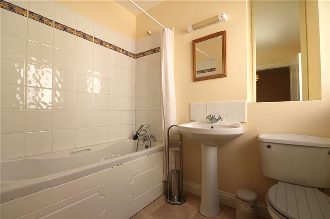 3 Rinawade Green, Leixlip, Kildare
