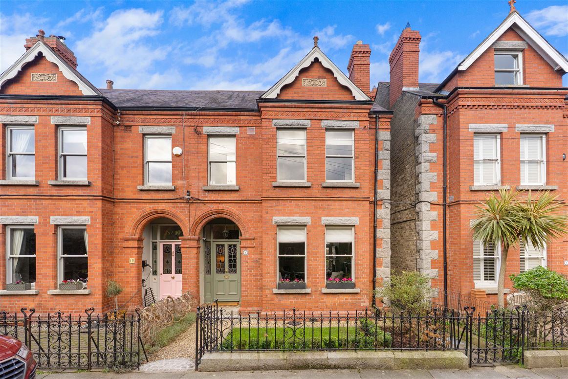 9 Holyrood Park , Sandymount, Dublin 4