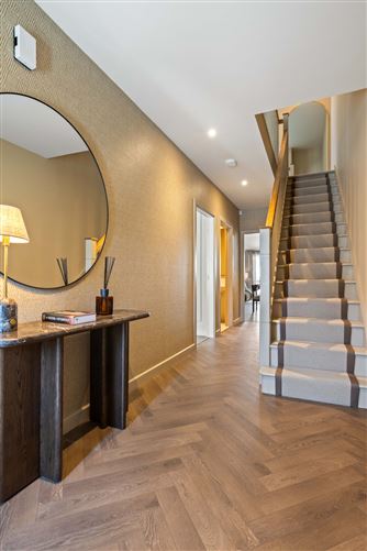 https://photos-a.propertyimages.ie/media/9/1/8/5002819/5bab8353-3d08-4676-8b88-dfde9e3ea73a_l.jpg