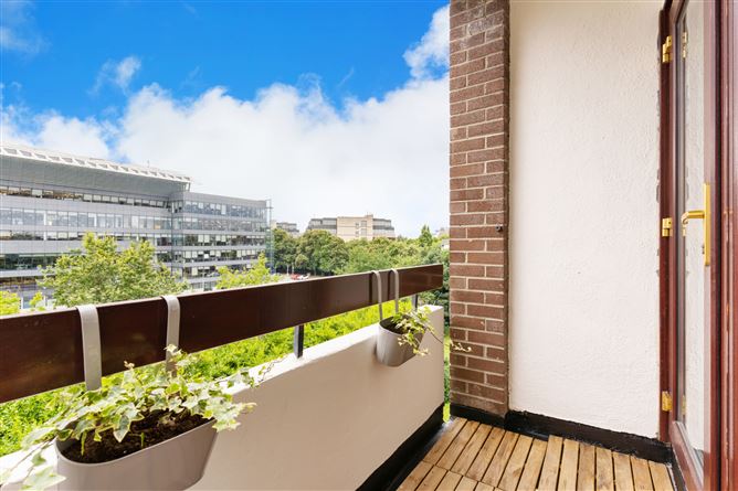 18 Raglan House, Ballsbridge Court, Ballsbridge, Dublin 4