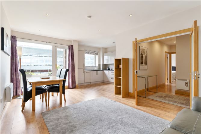 18 Raglan House, Ballsbridge Court, Ballsbridge, Dublin 4