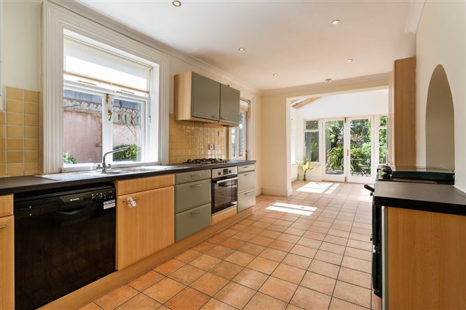 6 Holyrood Park, Sandymount, Dublin 4