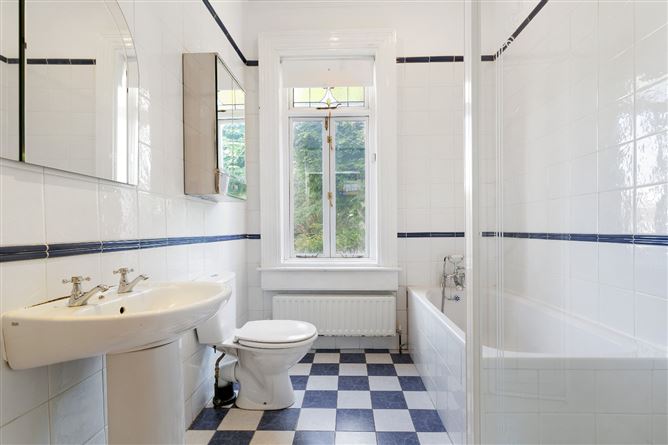 6 Holyrood Park, Sandymount, Dublin 4