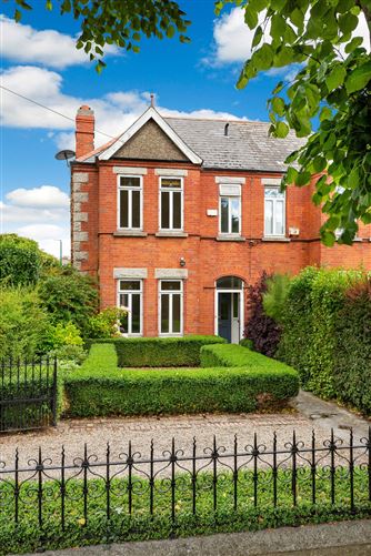 6 Holyrood Park, Sandymount, Dublin 4
