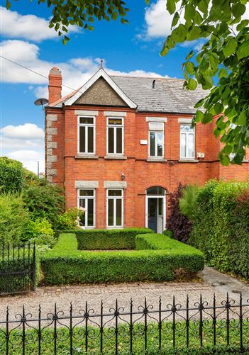 6 Holyrood Park, Sandymount, Dublin 4