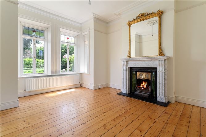 6 Holyrood Park, Sandymount, Dublin 4