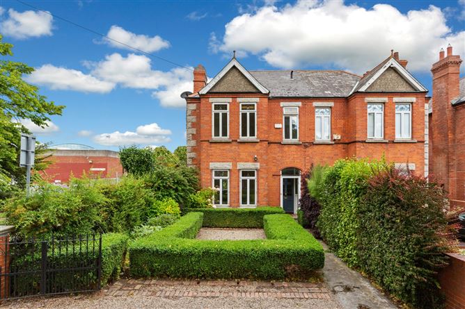 6 Holyrood Park, Sandymount, Dublin 4