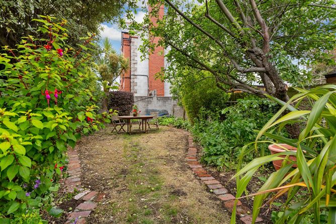 6 Holyrood Park, Sandymount, Dublin 4