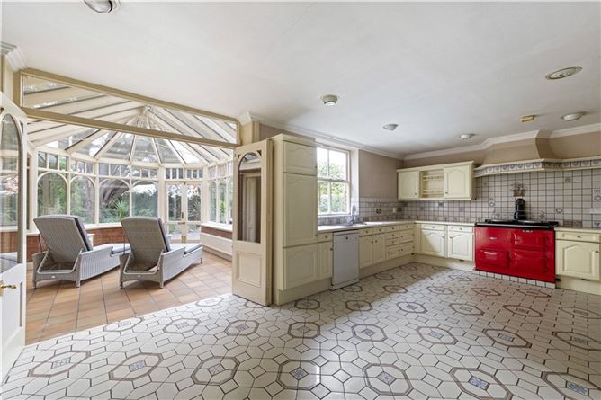 https://photos-a.propertyimages.ie/media/9/1/9/4918919/211555c5-9477-44b8-a5cf-4269932aa6de_l.jpg