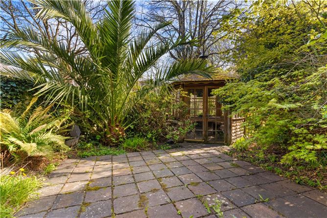 https://photos-a.propertyimages.ie/media/9/1/9/4918919/211555c5-9477-44b8-a5cf-4269932aa6de_l.jpg