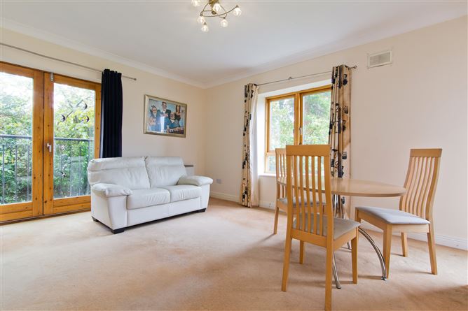14 Altamont Hall, Stoney Rd, Dundrum, Dublin 14