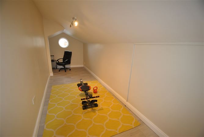 Birr Road, Roscrea, Co. Tipperary