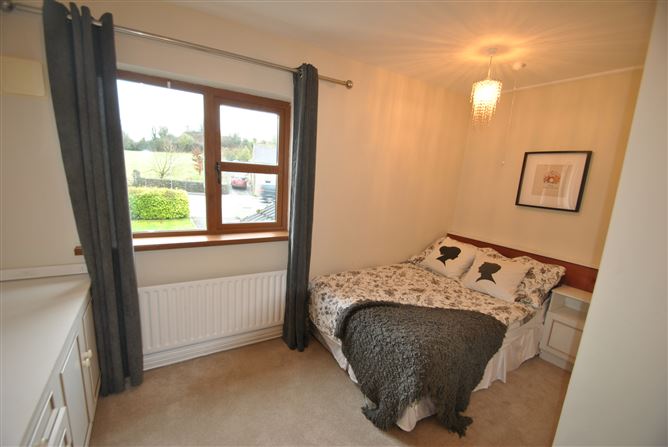 Birr Road, Roscrea, Co. Tipperary