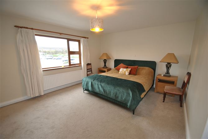 Birr Road, Roscrea, Co. Tipperary