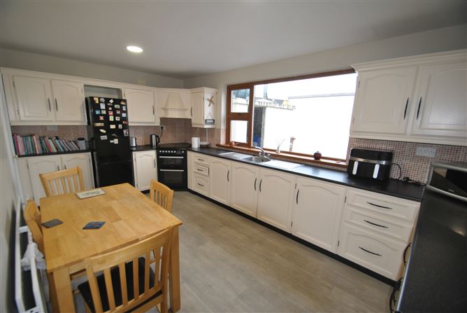 Birr Road, Roscrea, Co. Tipperary