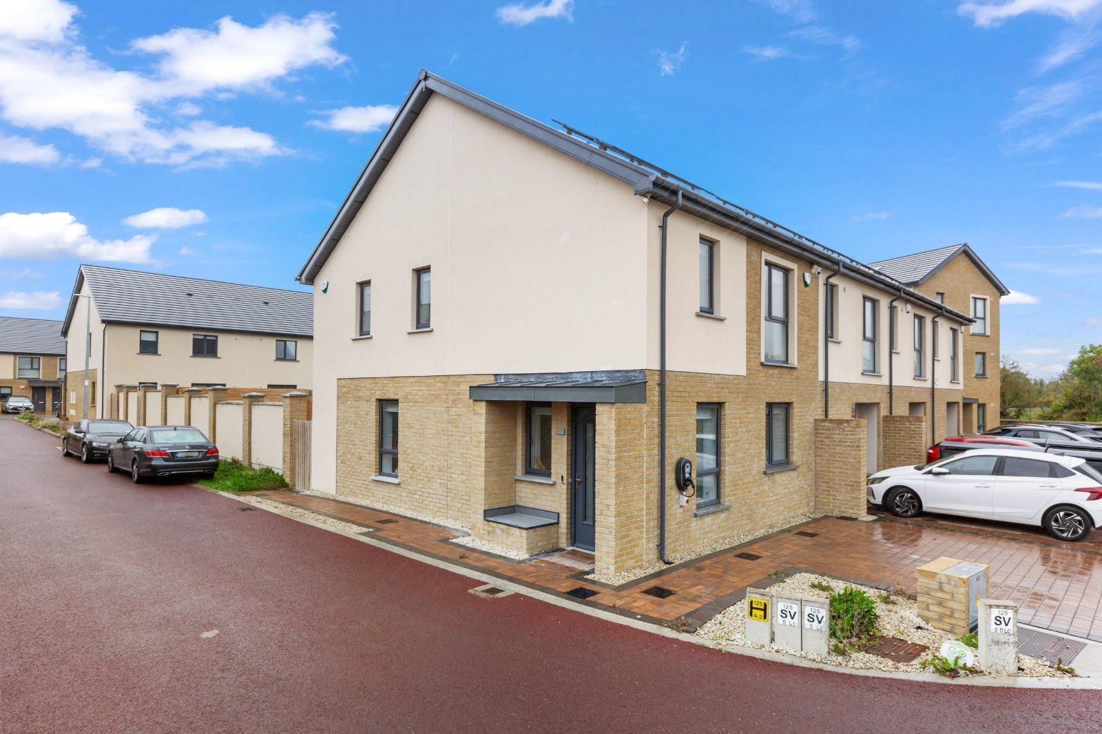 Photo 1 of 17 — 11 The Dales, Kilmartin Grove, Hollystown, Dublin 15