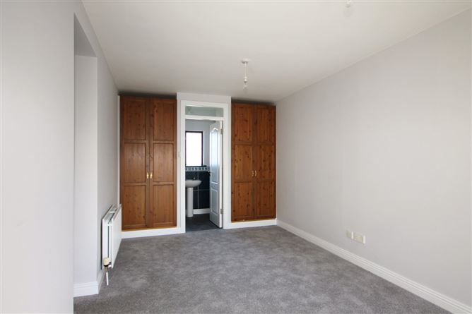 2 Woodville Close, Lucan, Co. Dublin
