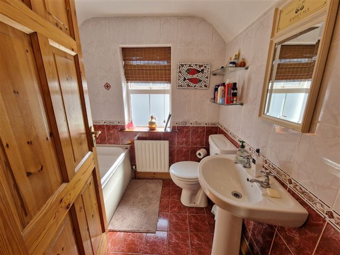 8 Powerscourt, Tulla, Co. Clare