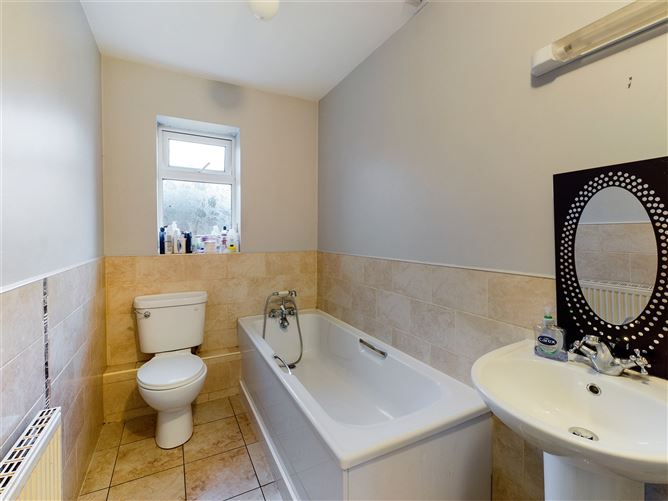 5 Dalcassian Terrace, Kickham St., Thurles, Co. Tipperary