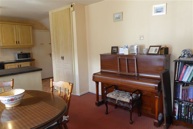 15, Watermeadow Park, Old Bawn, Tallaght, Dublin 24