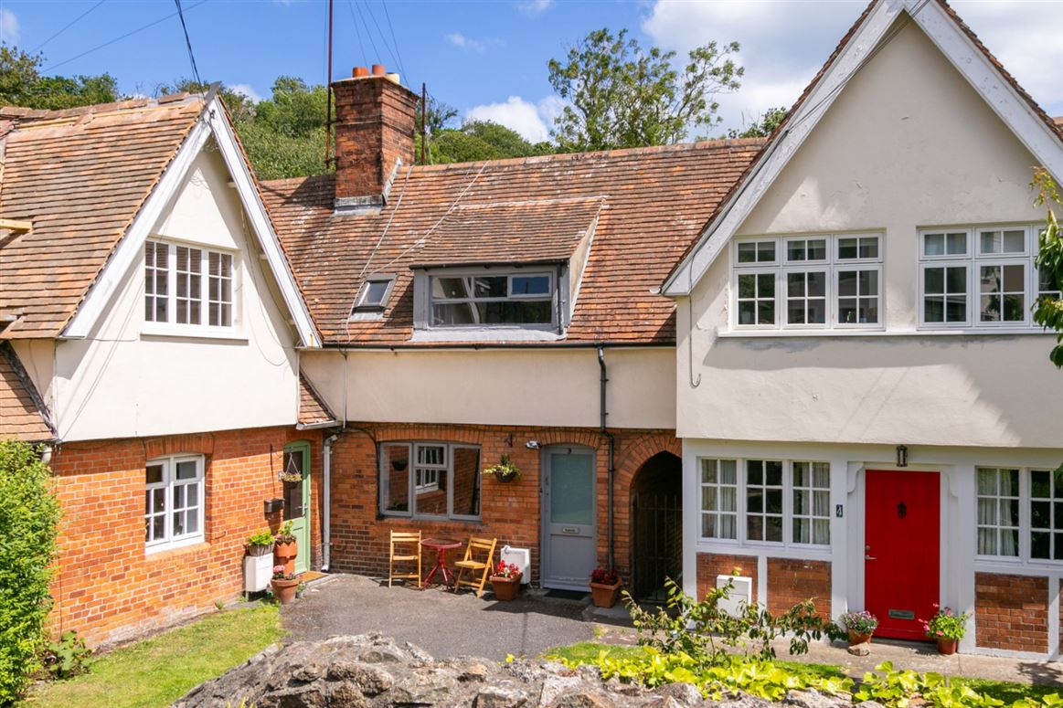 3 Killiney Hill Cottages, Killiney Hill Road, Killiney, Co. Dublin