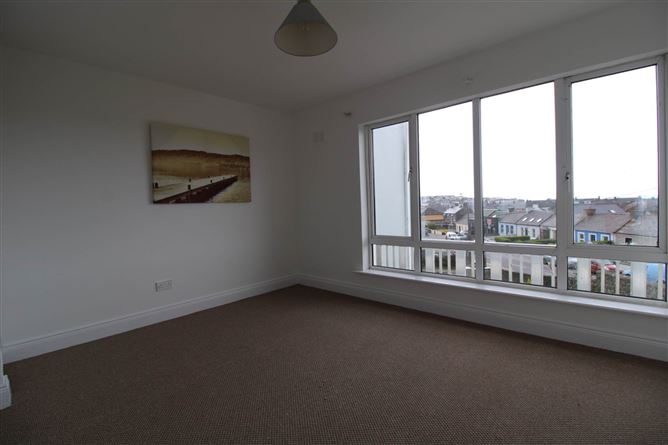 4 Strand Holiday Homes, Kilkee, County Clare