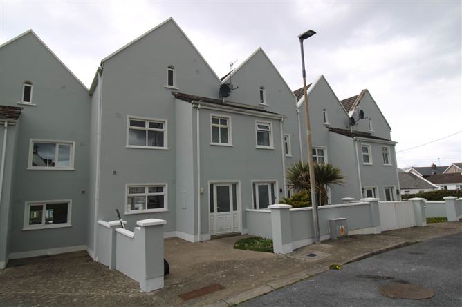 4 Strand Holiday Homes, Kilkee, County Clare