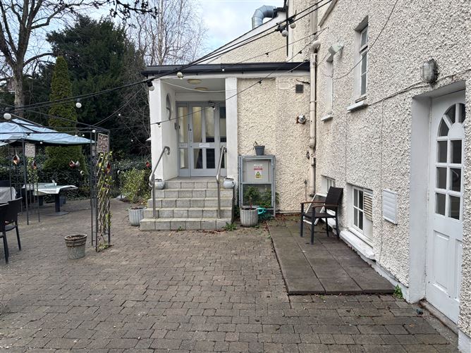 https://photos-a.propertyimages.ie/media/9/2/2/4415229/18b6537f-6d92-470a-aca2-3ed9928131ca_l.jpg