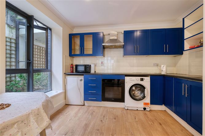 7 Harbour Point, Market Square, Longford