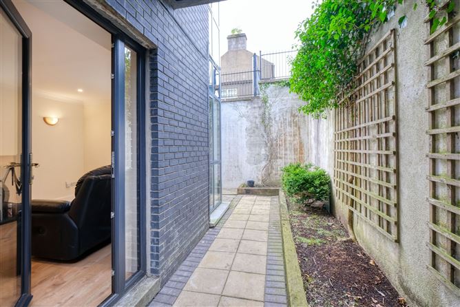 7 Harbour Point, Market Square, Longford